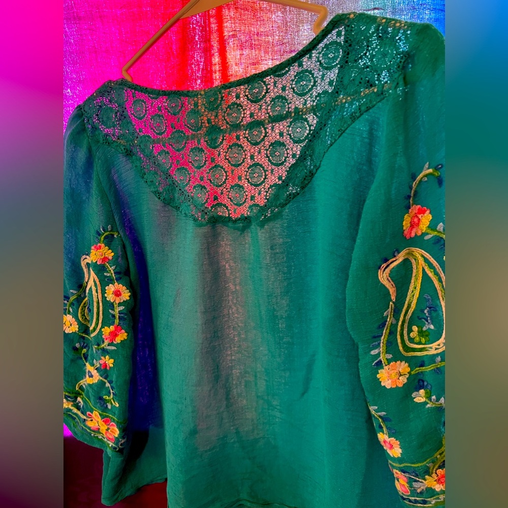 Women’s pull over top
